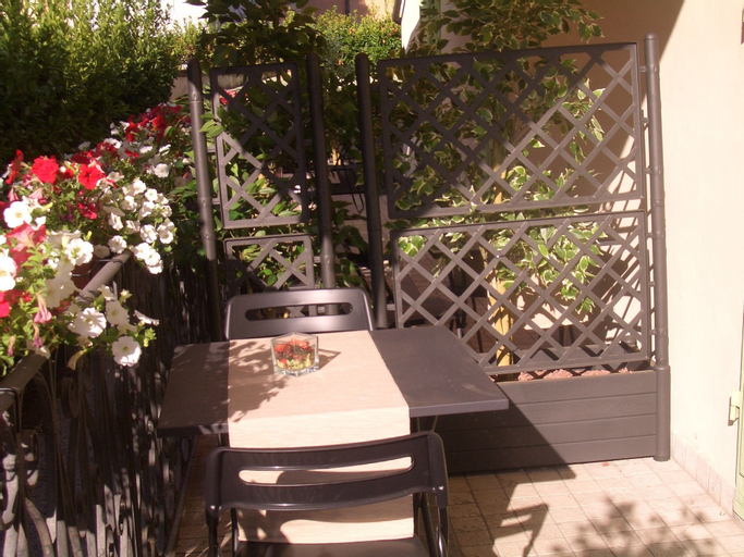 Exterior & Views 24