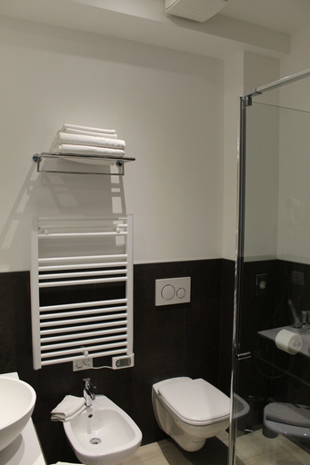 Bathroom 5, Hotel Danieli la Castellana, Verona
