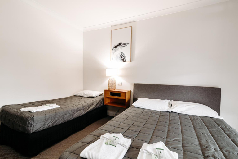 Bedroom 3, The Ophir Hotel, Orange