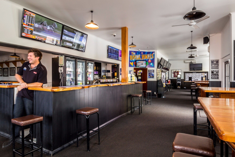 Food & Drinks 5, Waterfront Motels, Marlborough