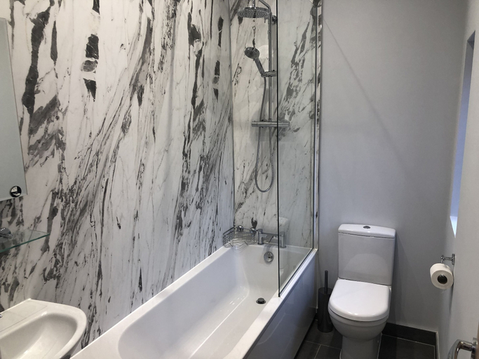 Bathroom 3, Welsh Marches at Upper Glyn Farm, Monmouthshire