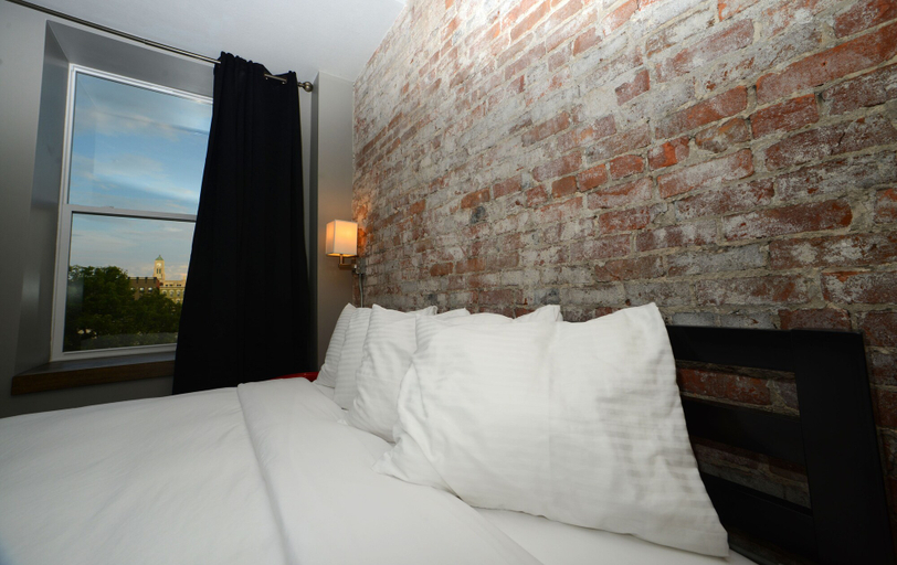 Bedroom 2, Hotel Kilbourne Downtown Sandusky, Erie