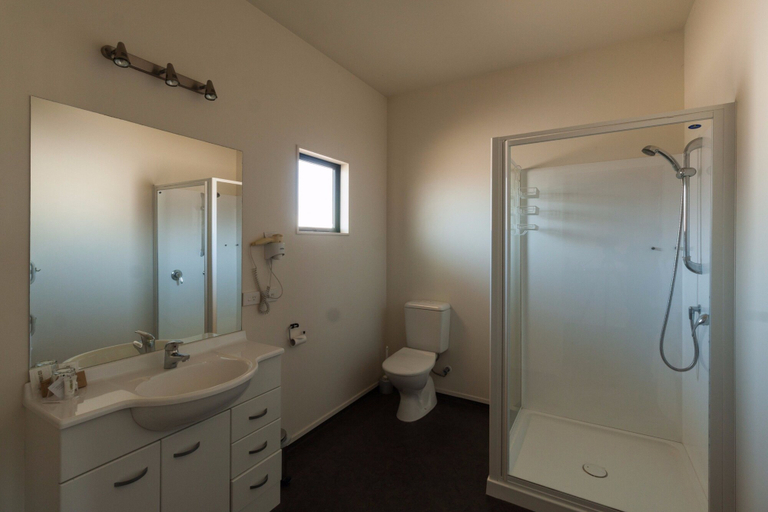Bathroom 4, Waterfront Motels, Marlborough