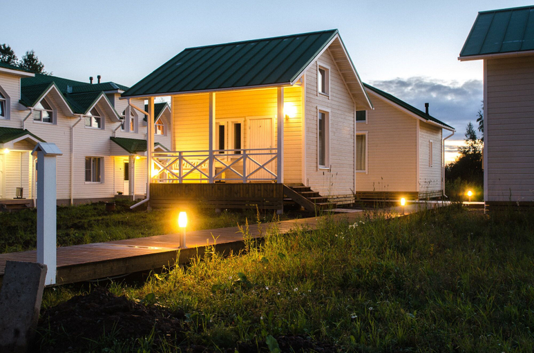 Exterior & Views