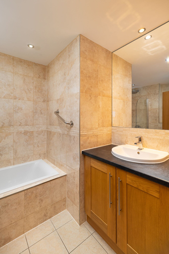 Bathroom 3, Westbeach Holiday Apartments, Devon