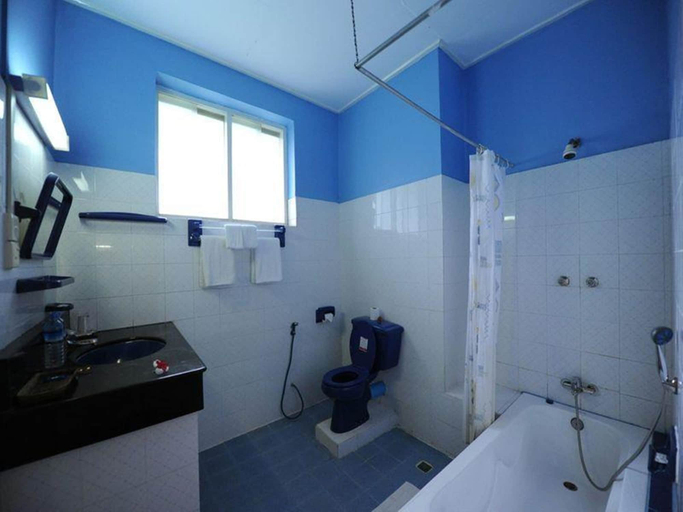Bathroom 4, Thante Hotel- Nyaung Oo, Myingyan