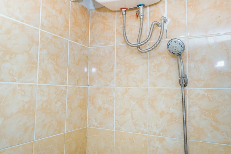 Bathroom 5, Spacious Studio Room Menteng Square Apartment By Travelio, Jakarta Pusat