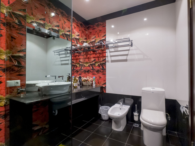 Bathroom 4, Tbilisi Core: Leo, Tbilisi