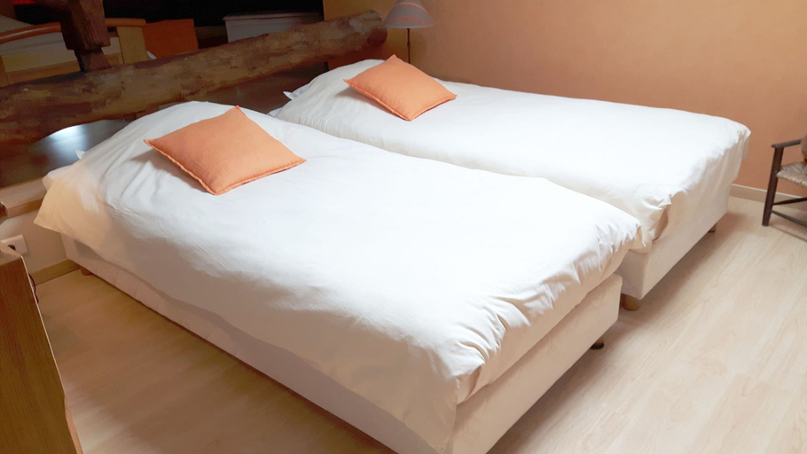 Bedroom 5, Aux 3 Sapins, Rhône