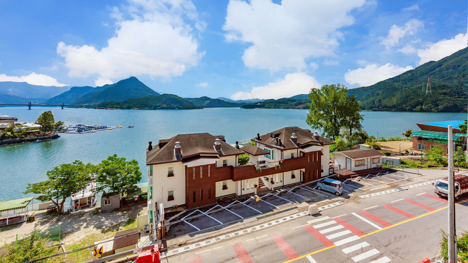 Exterior & Views 2, Interlaken Pension in Gapyeong, Gapyeong