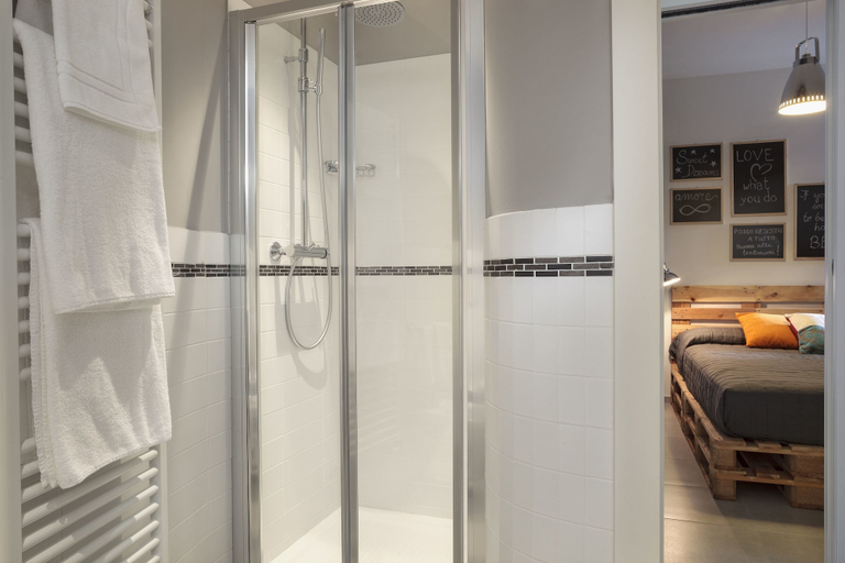 Bathroom 3, Rivetto Suites, Cuneo