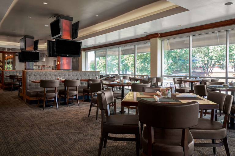 Food & Drinks 5, DoubleTree by Hilton Hotel Dallas – Love Field, Dallas