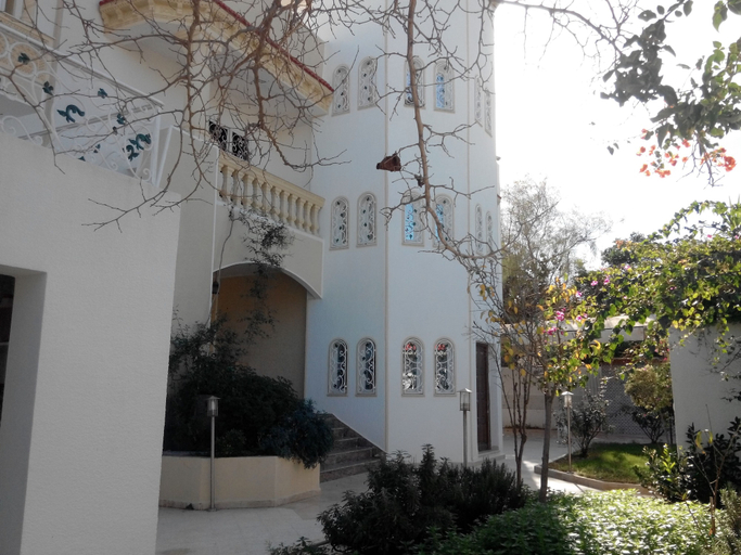 Exterior & Views