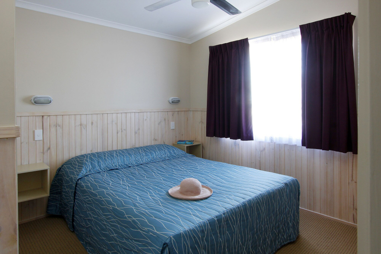 Bedroom 2, Corrimal Beach Tourist Park, Wollongong - Inner