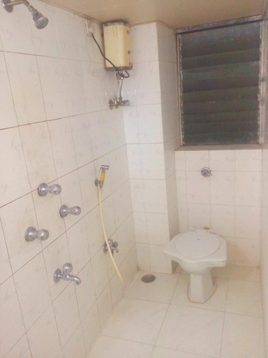 Bathroom 2, Sangam Guest House, Mumbai City