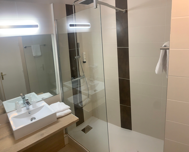 Bathroom 3, Hotel Des Etats-Unis, Haute-Garonne