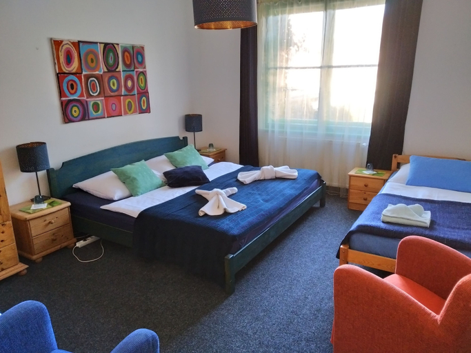 Bedroom 3, Orbis, Praha 4