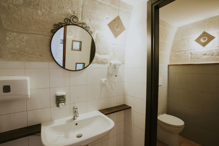 Bathroom 5, Ostello dei Sassi Matera, Matera