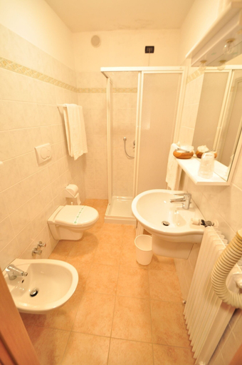 Bathroom 5, Hotel Rifugio Sores, Trento