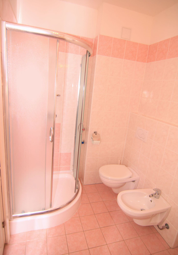 Bathroom 5, Holiday Resorts, Balatonföldvári