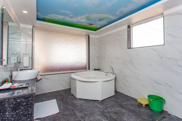 Bathroom 4, Hotel Ichchha, Narayani