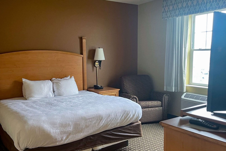 Bedroom 3, MainStay Suites Williston, Williams