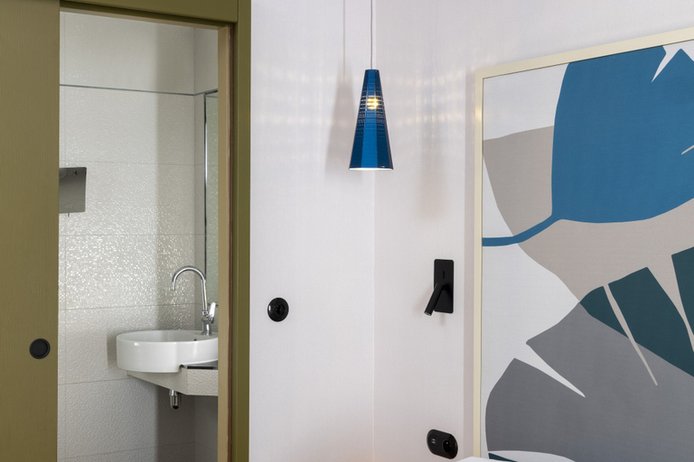 Bathroom 4, Hotel de la Paix, Paris