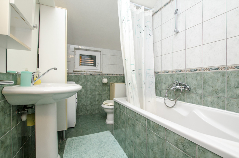 Bathroom 3, Apartment and Rooms Mate, Bol