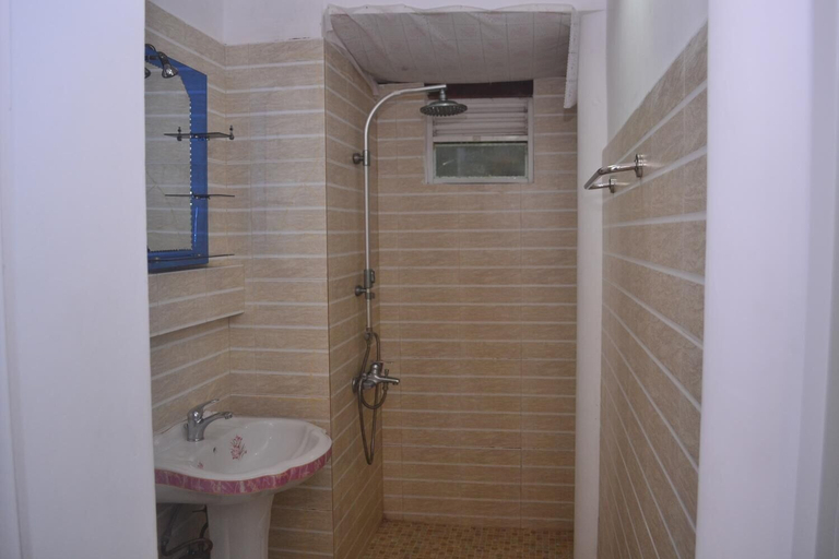 Bathroom 4, Sonri Villa, Habaraduwa