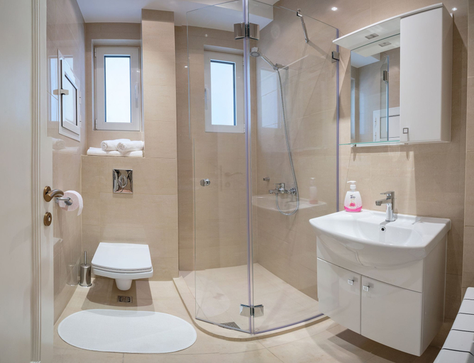 Bathroom 3, Guest House 32, Stolichna