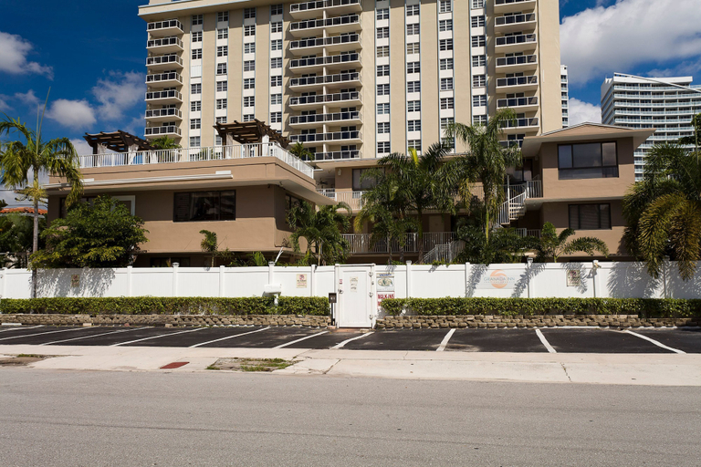 Exterior & Views 2, Granada Inn, Broward