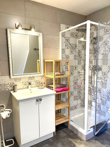 Bathroom 3, Au Petit Nice, Savoie