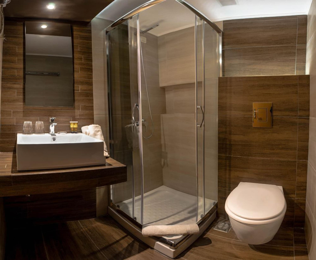 Bathroom 5, Esperia Hotel, East Macedonia and Thrace