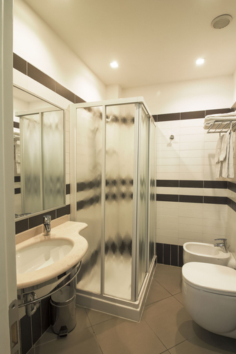 Bathroom 5, Panama Majestic, Rimini