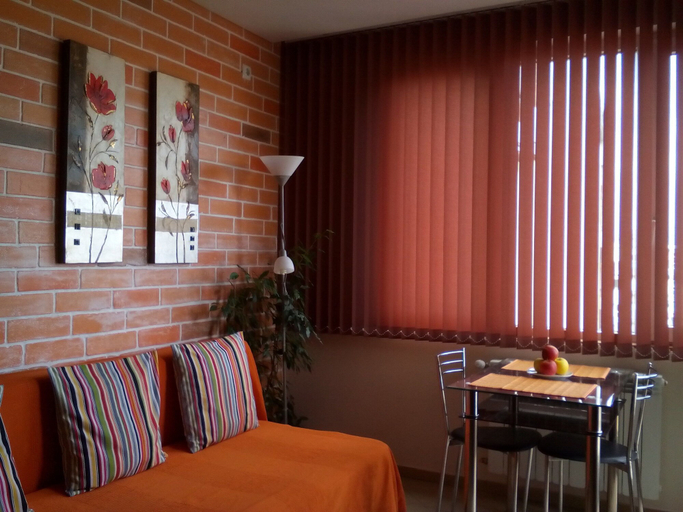Bedroom 4, Noi parliamo italiano, Stolichna