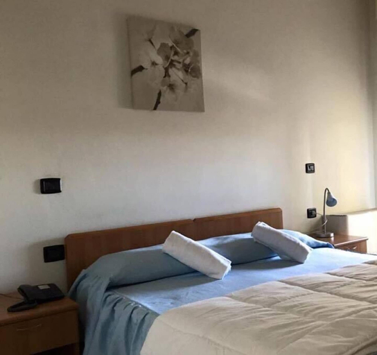 Bedroom 2, Hotel Ristorante Gallo D'Oro, Modena