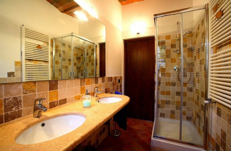 Bathroom 3, Podere Lucignano Secondo Agriturismo, Siena