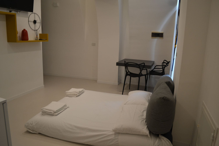 Bedroom 3, Corte Cairoli B&B and Suite, Bari