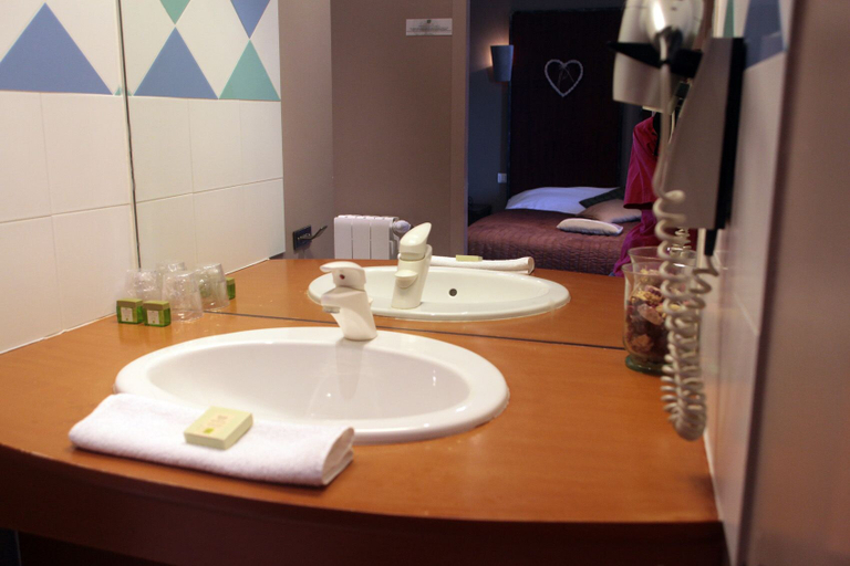 Bathroom, Hôtel Mas de Baumes, Hérault