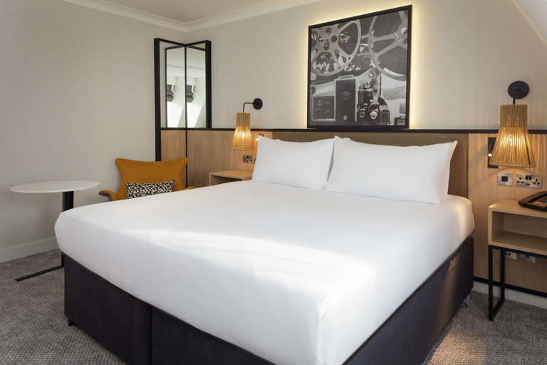 Bedroom 5, DoubleTree by Hilton London Elstree, Hertfordshire