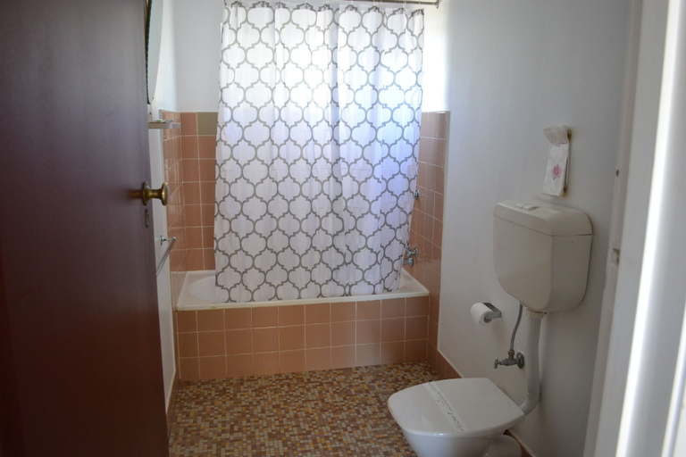 Bathroom 3, Shamrock Hotel Motel Balranald, Balranald