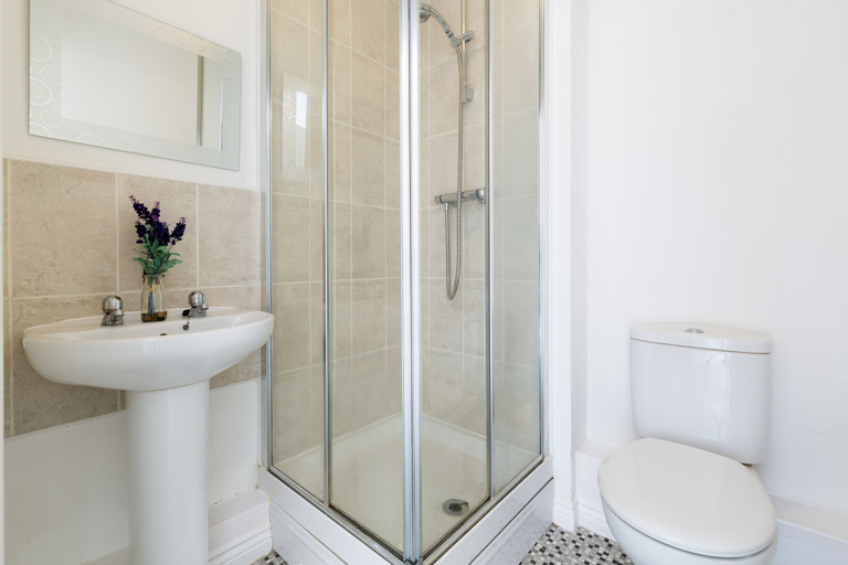 Bathroom 3, Luxury Two Bed Apartment With Parking - Wolverhampton, Wolverhampton