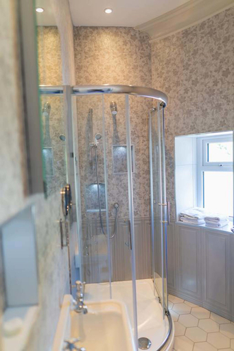 Bathroom 3, Courtmacsherry hotel