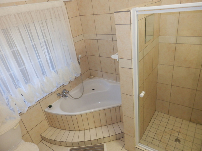 Bathroom 4, High Tide, Umkhanyakude