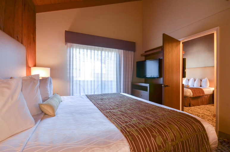 Bedroom 3, Best Western The Inn & Suites Pacific Grove, Monterey