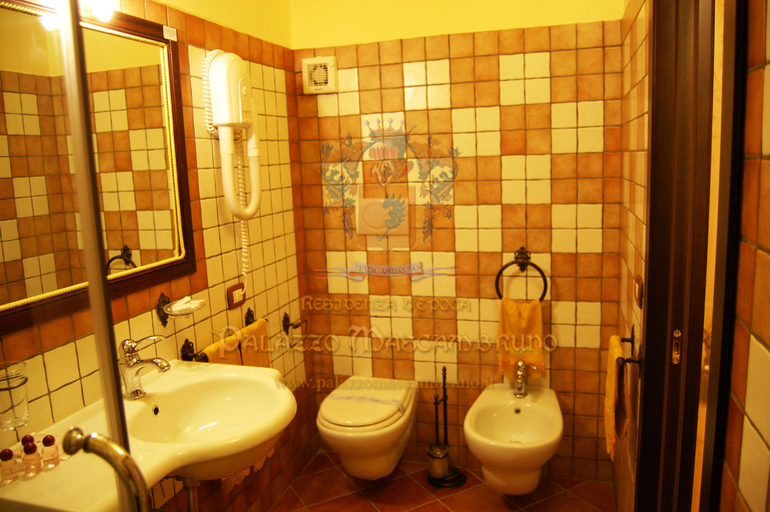 Bathroom 3, Palazzo Mascambruno, Cosenza