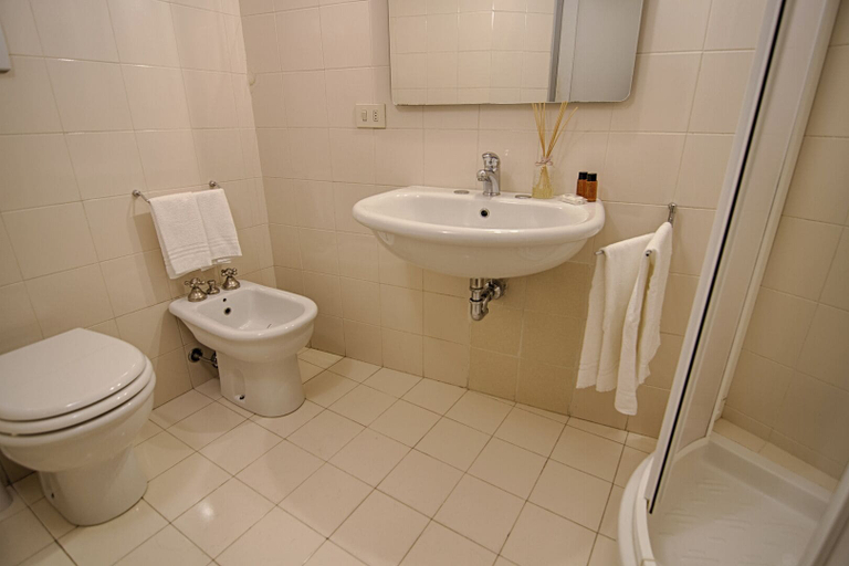 Bathroom 4, Rinidia Siena Centro, Siena