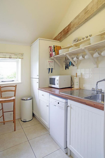 Others 5, Giddy Cottage, East Sussex