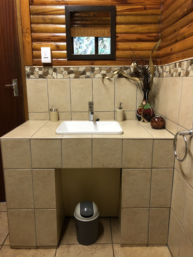 Bathroom 4, Zur Alten Mine, Ehlanzeni