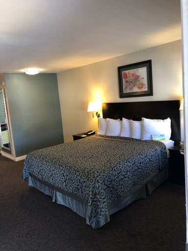 Bedroom 3, Days Inn by Wyndham Camarillo - Ventura, Ventura